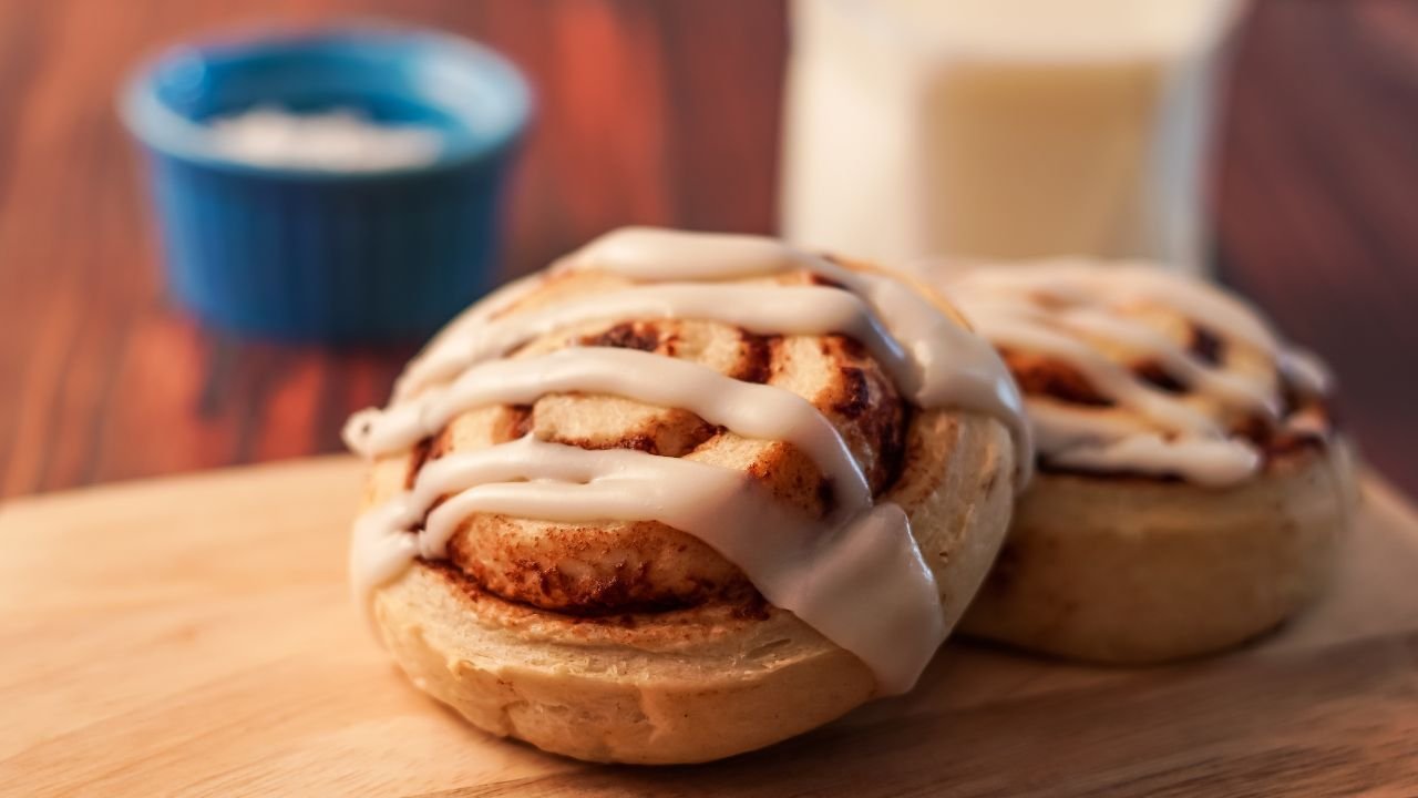  delicious eggless cinnamon rolls